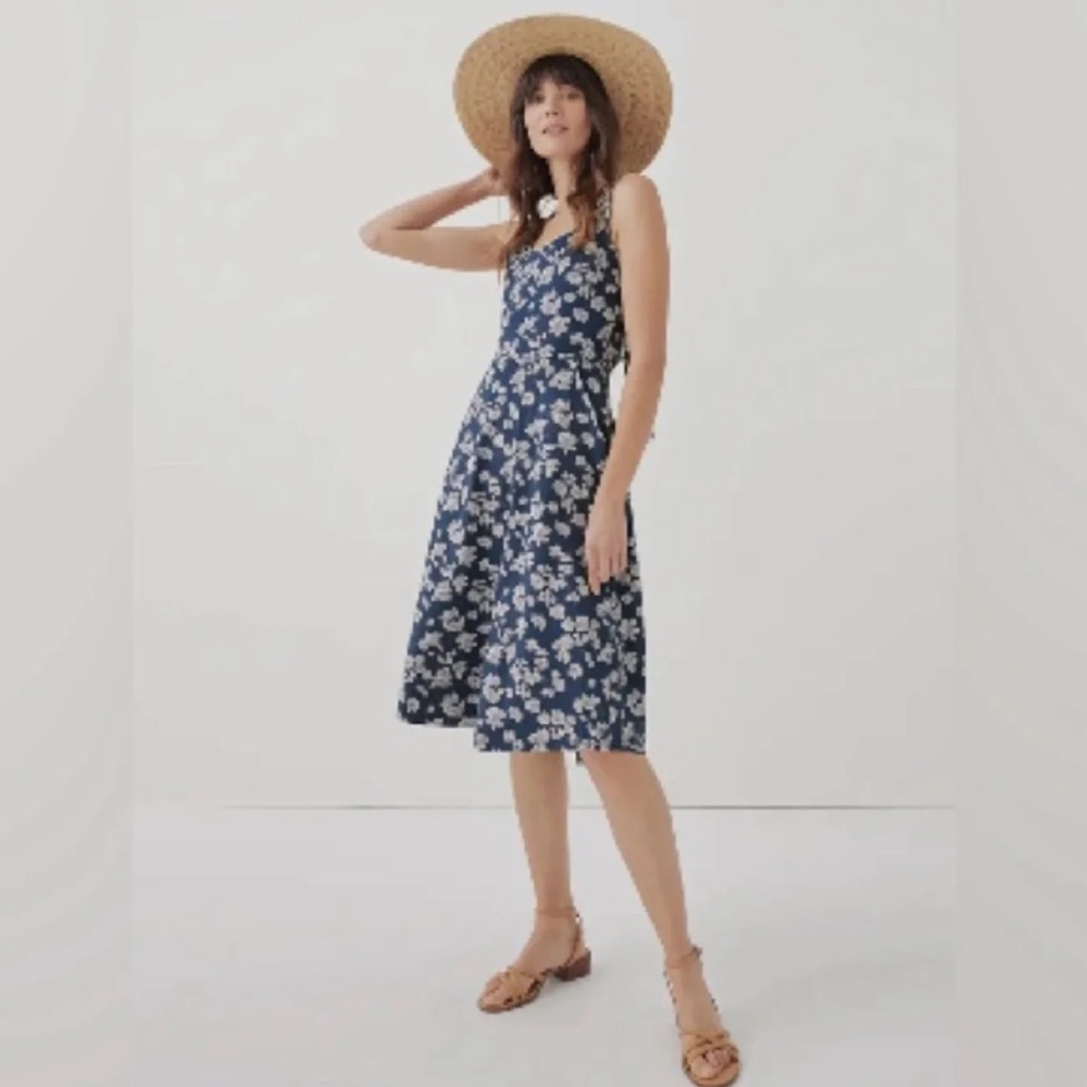NWT✨⭐️ French Navy Shoreline Floral Fit and Flare Tie Back Dress